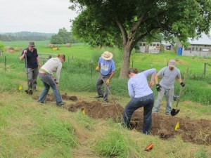 039 Students Work on Swale Crazy Rooster PDC 6-21-2011 IMG_0688