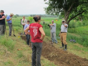 043 Wayne Describes Finer Points of Swale Crazy Rooster PDC 6-21-2011 IMG_0693