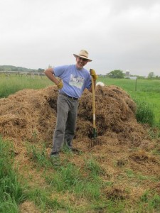 063 Jerry Pitches Mulch Crazy Rooster PDC 6-21-2011 IMG_0741