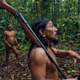 yasuni-waorani-men-hunting-160